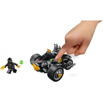 LEGO 76110 - LEGO DC COMICS SUPER HEROES - Batman™: The Attack of the ...