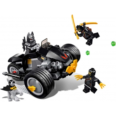 LEGO 76110 - LEGO DC COMICS SUPER HEROES - Batman™: The Attack of the ...